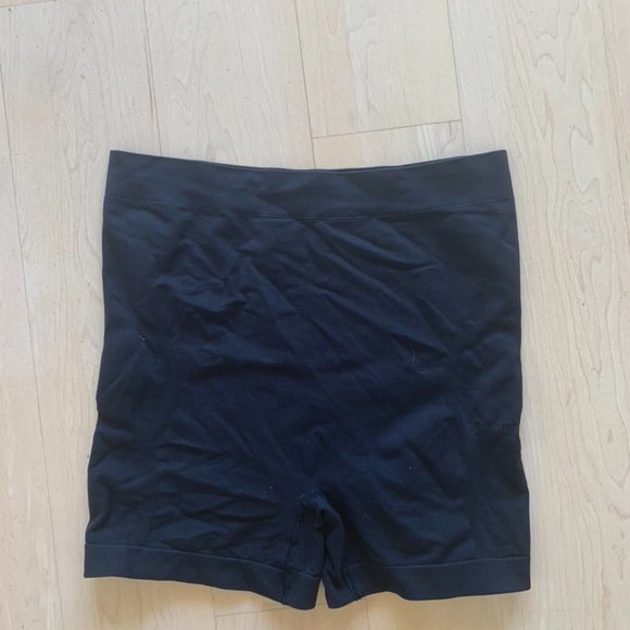 Nike Black Biker Shorts - Picture 2 of 2